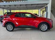 Toyota C-HR SUV 1,8 l 103 kw