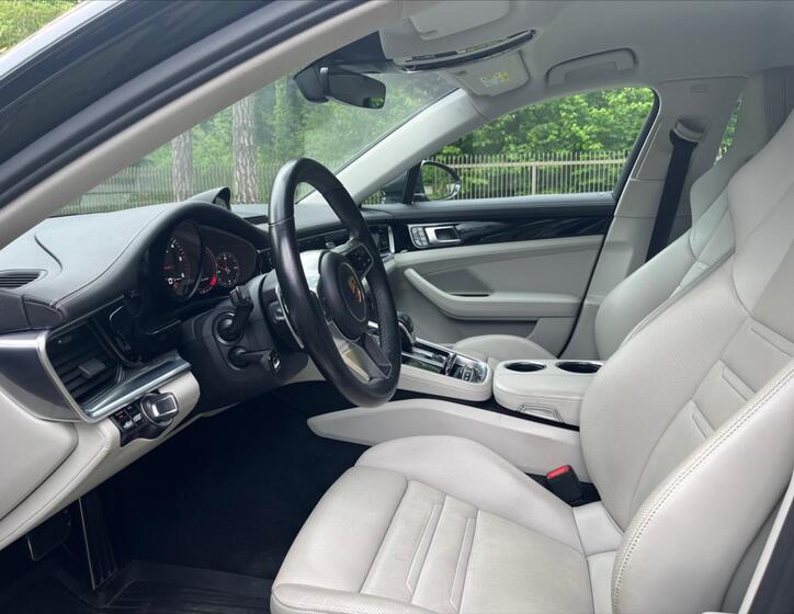 Porsche Panamera 6