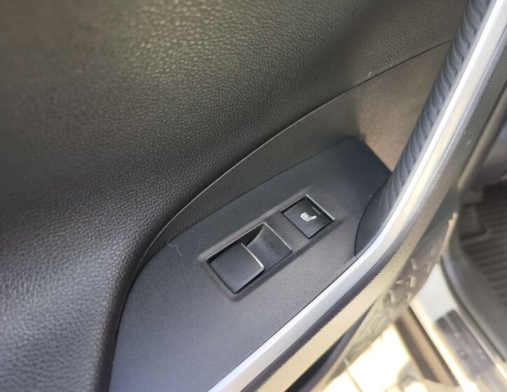 Toyota RAV4 SUV / Terénní 2,5 l 163 kw