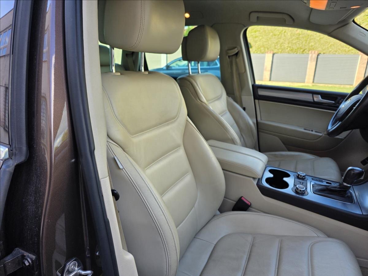 Volkswagen Touareg SUV / Terénní 4,1 l 250 kw