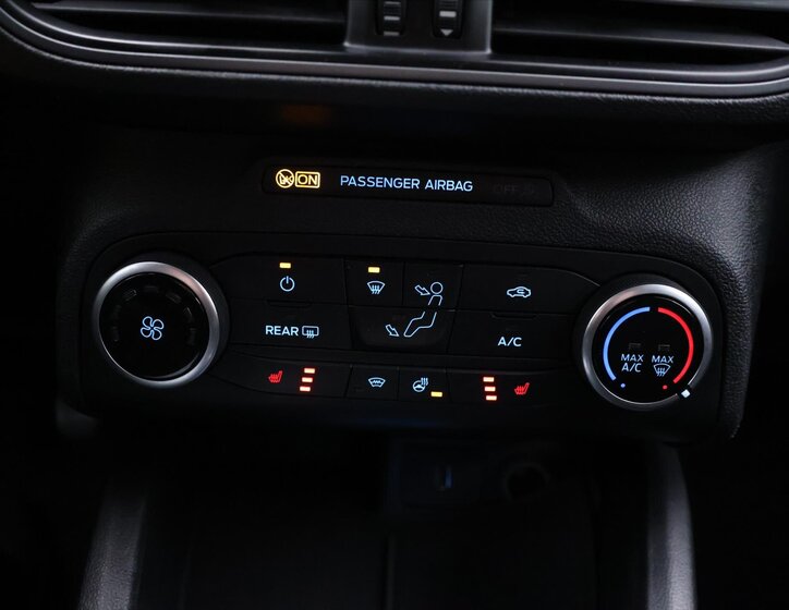 Ford Focus Kombi 999,0 74 kw