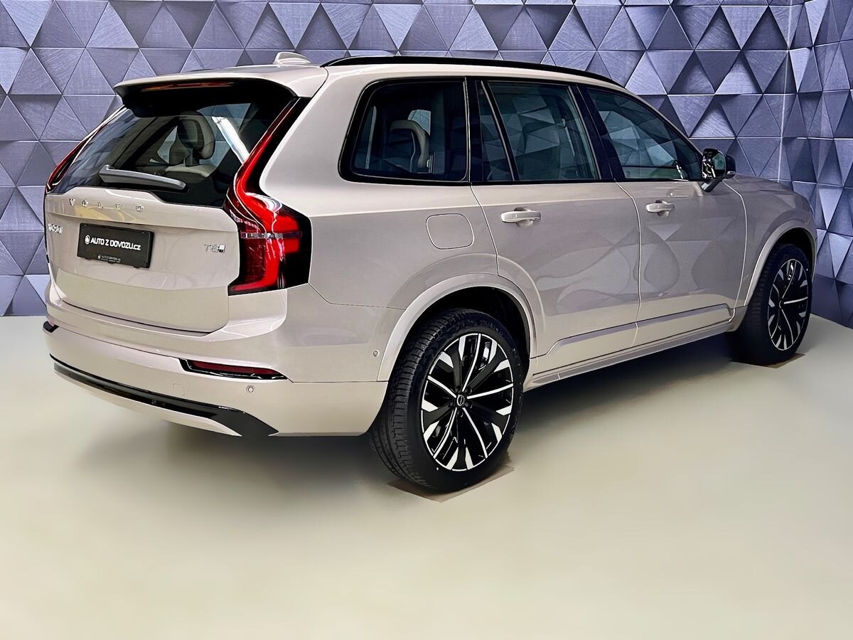 Volvo XC90 SUV / Terénní 2,0 l 335 kw