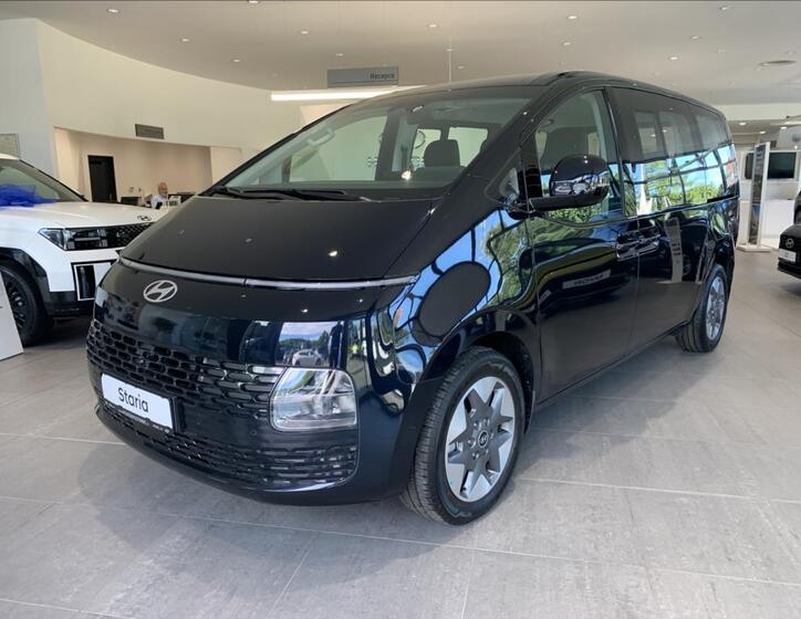 Hyundai Staria 1