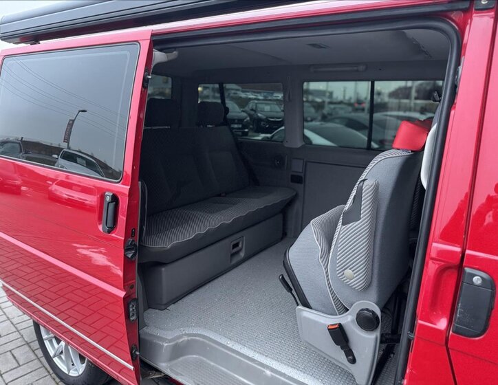 Volkswagen Multivan 12
