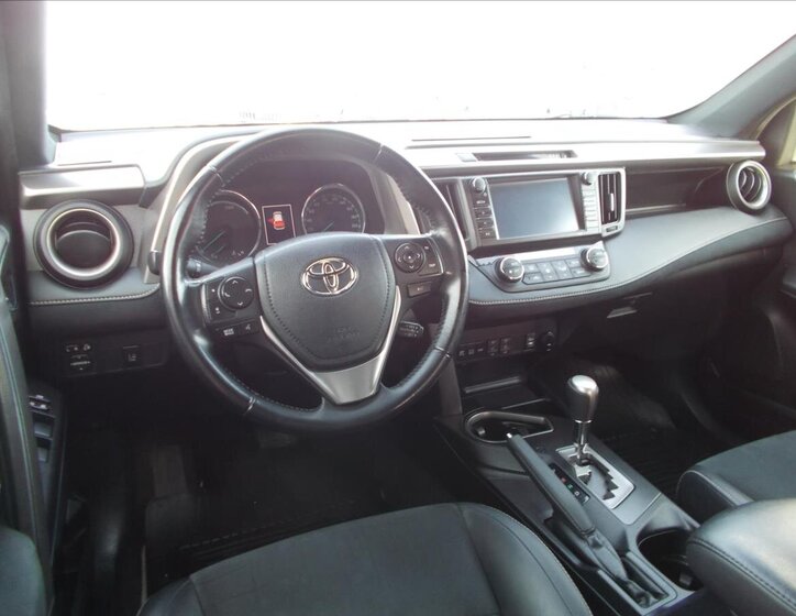 Toyota RAV4 SUV 2,5 l 114 kw