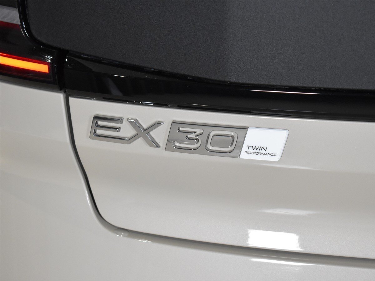 Volvo EX30 SUV / Terénní 0,0 315 kw