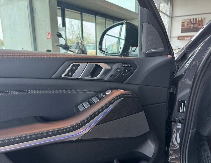 BMW X7 SUV / Terénní 3,0 l 250 kw