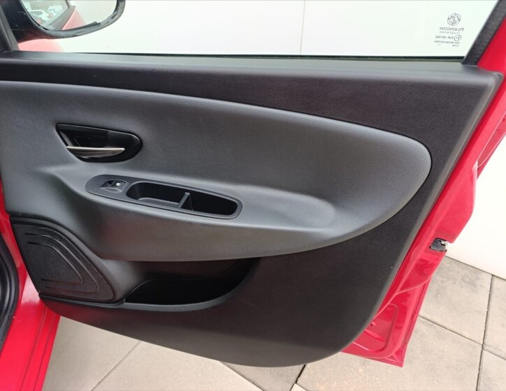 Lancia Y Hatchback 1,2 l 51 kw