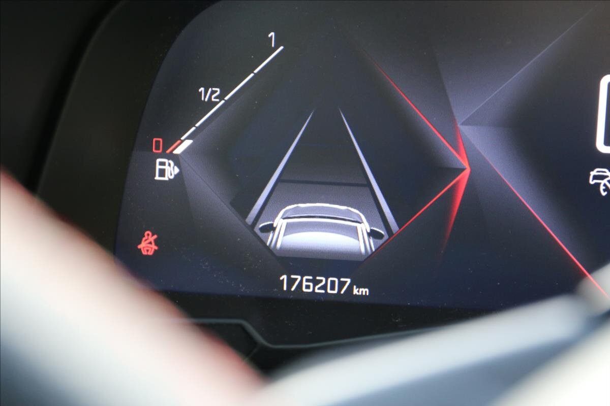 DS Automobiles DS7 Crossback Kombi 2,0 l 130 kw