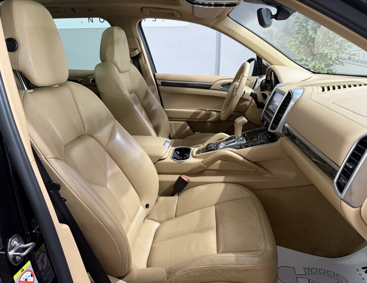 Porsche Cayenne 24