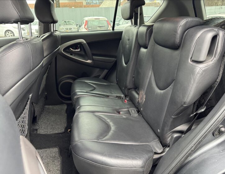 Toyota RAV4 SUV / Terénní 2,2 l 100 kw