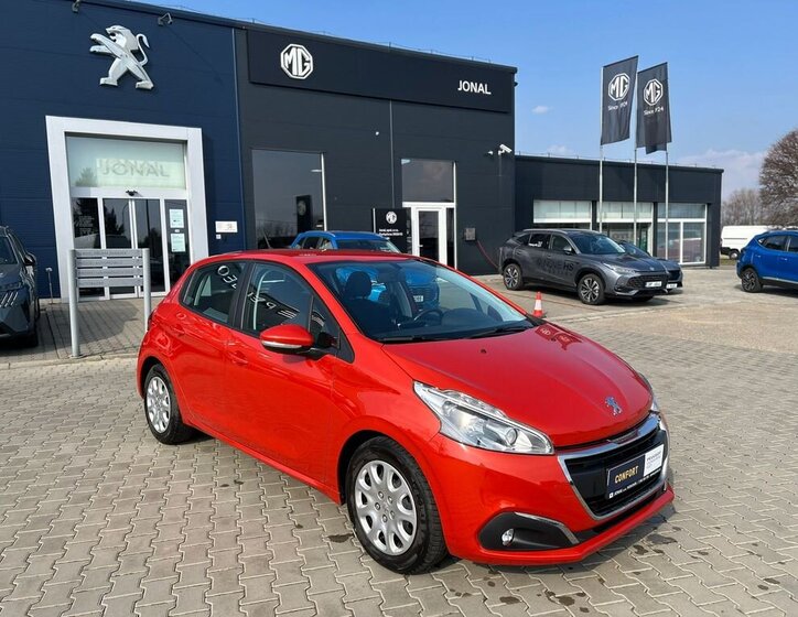 Peugeot 208 Hatchback 1,2 l 61 kw