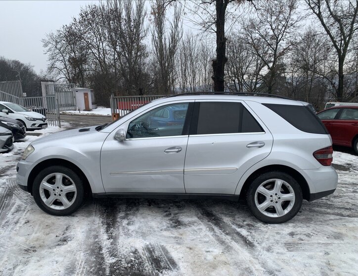 Mercedes-Benz Třídy M SUV / Terénní 4,0 l 225 kw