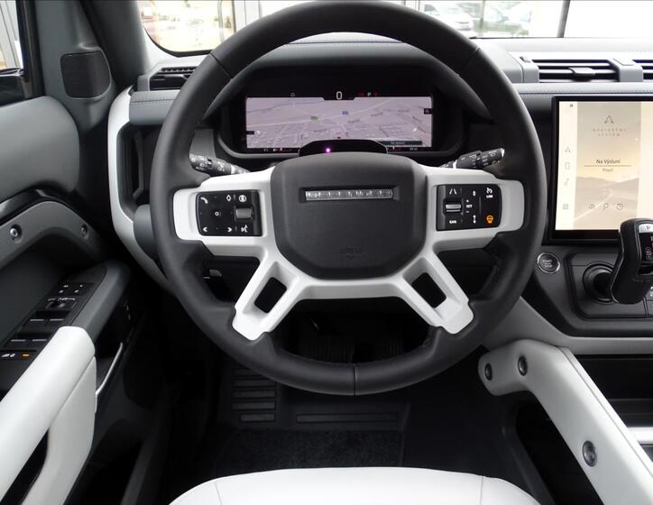 Land Rover Defender 12