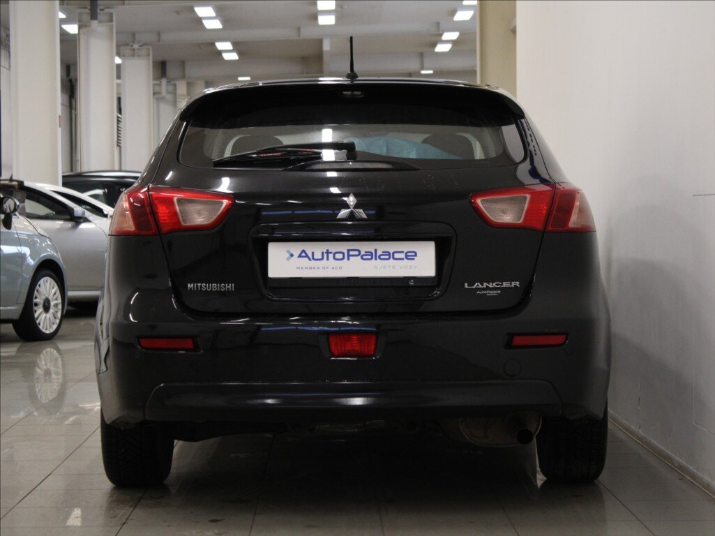 Mitsubishi Lancer Liftback 1,6 l 86 kw