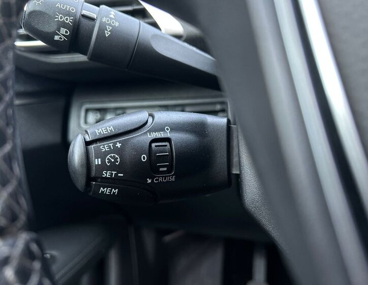 Peugeot 3008 SUV / Terénní 1,5 l 96 kw