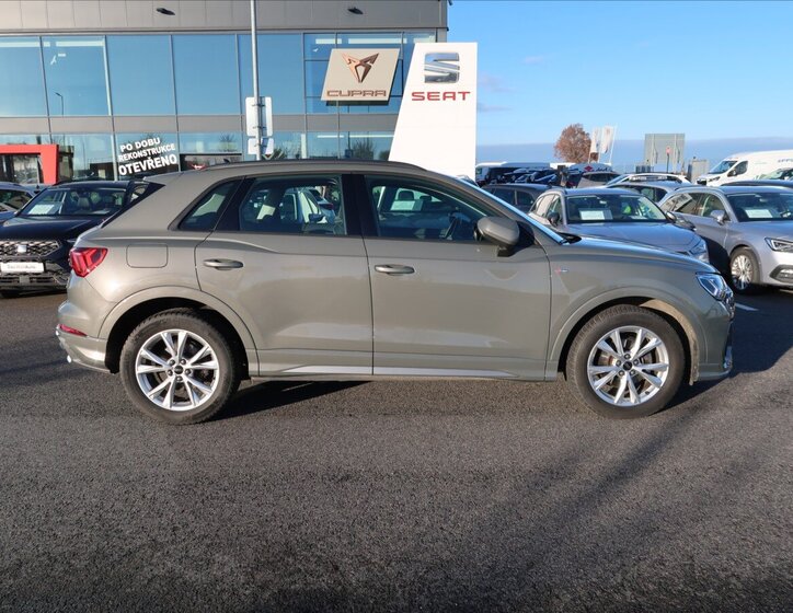 Audi Q3 SUV / Terénní 2,0 l 110 kw