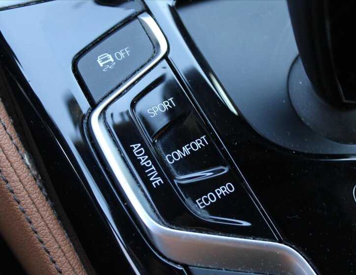 BMW Řada 5 Kombi 3,0 l 195 kw