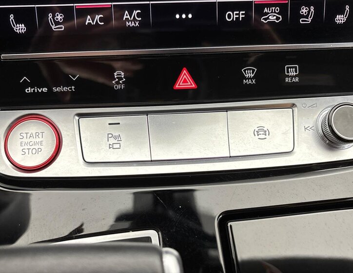 Audi S8 Sedan / Limuzína 4,0 l 420 kw