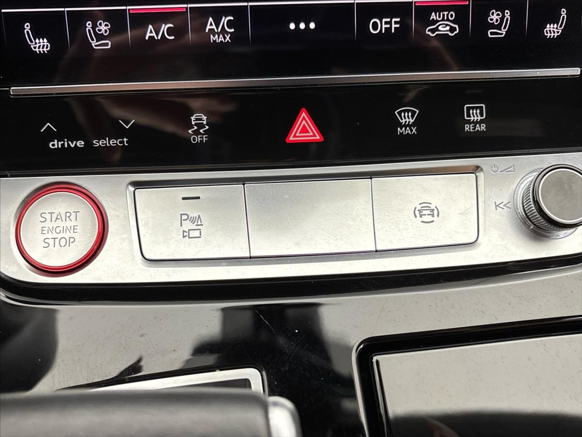 Audi S8 Sedan / Limuzína 4,0 l 420 kw