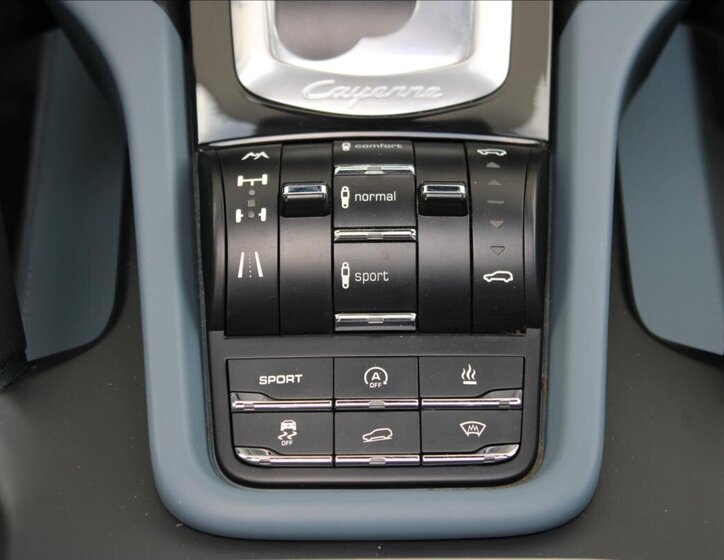 Porsche Cayenne SUV / Terénní 4,8 l 294 kw