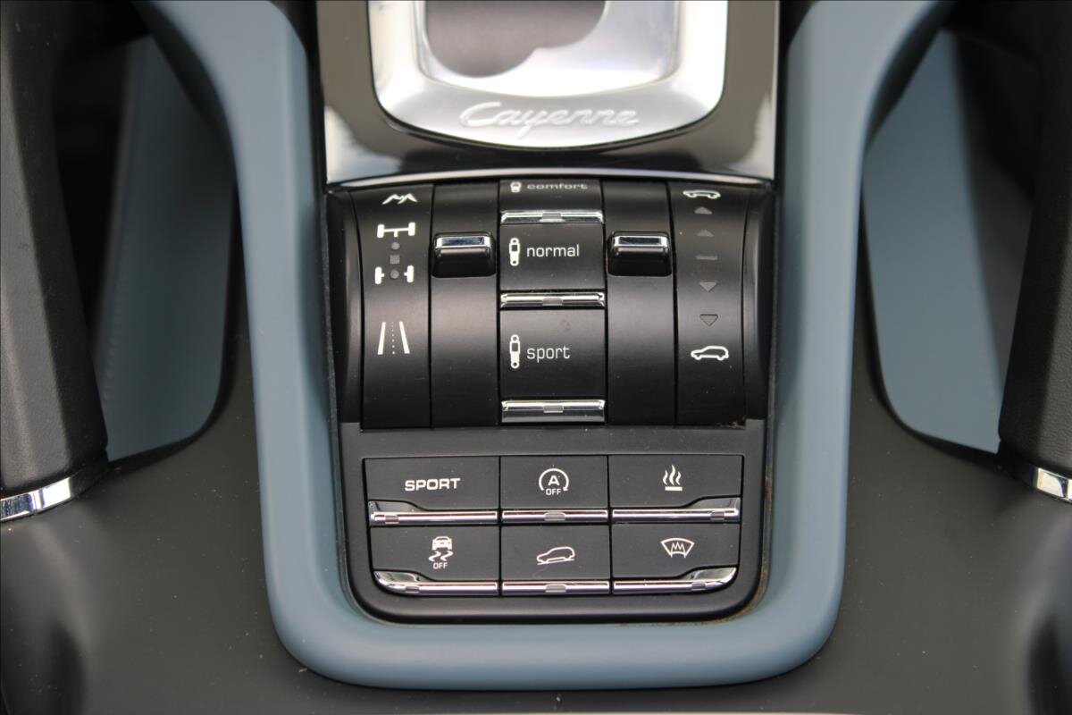 Porsche Cayenne SUV / Terénní 4,8 l 294 kw