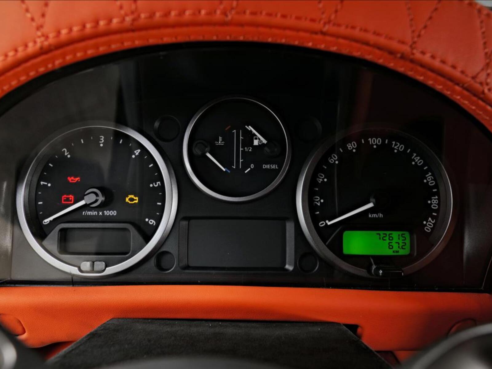 Land Rover Defender 16