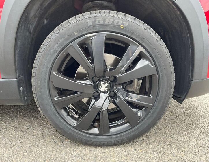 Peugeot 2008 SUV 1,2 l 96 kw