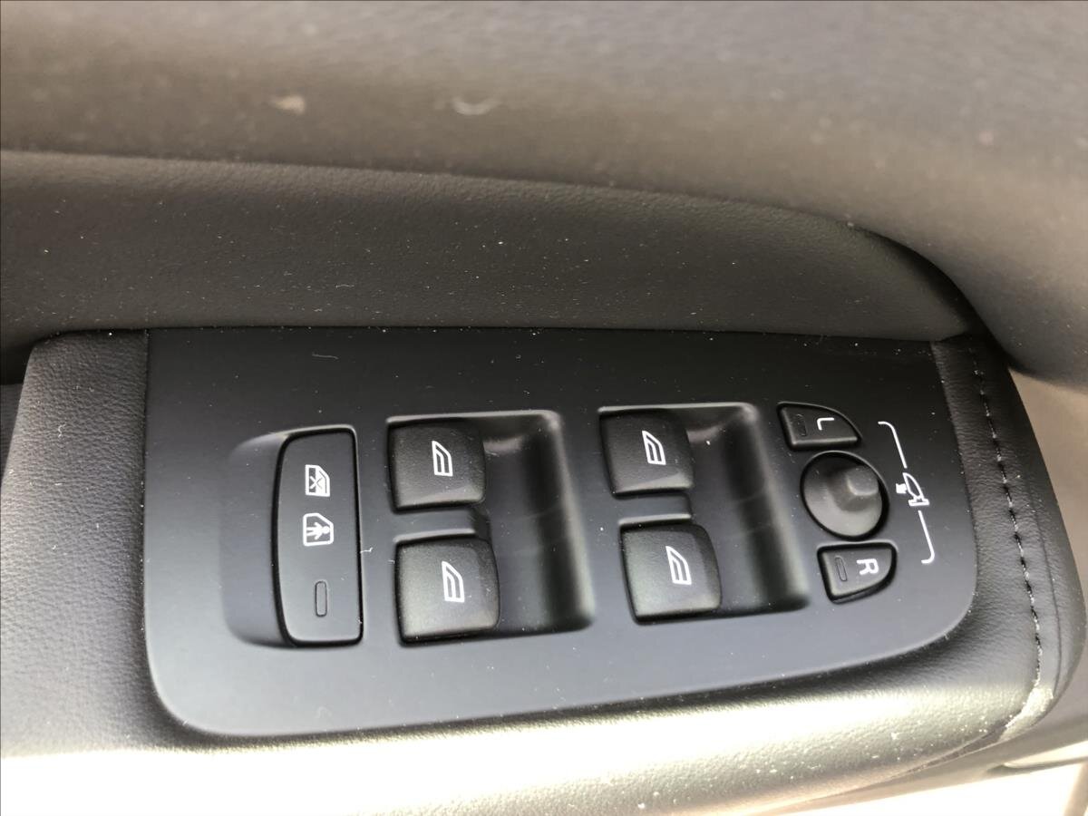 Volvo XC60 Kombi 2,0 l 145 kw