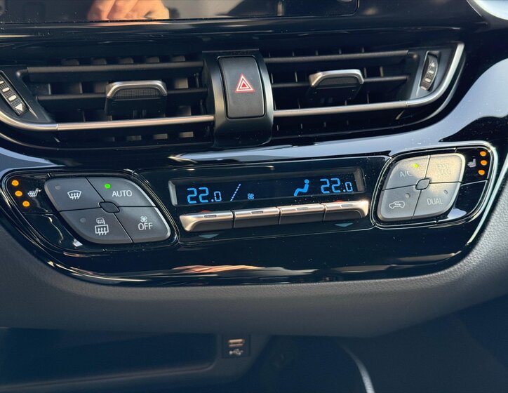 Toyota C-HR SUV 1,8 l 72 kw