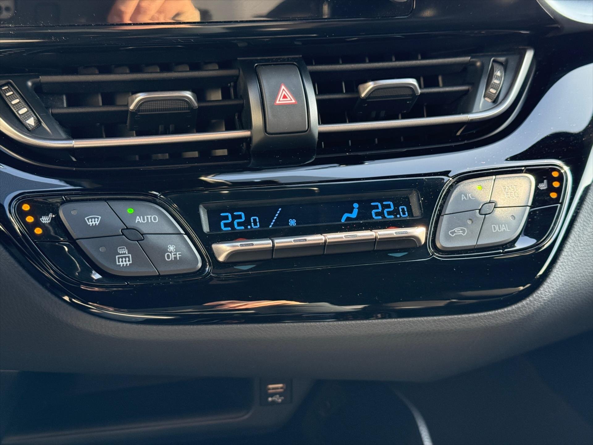 Toyota C-HR SUV 1,8 l 72 kw