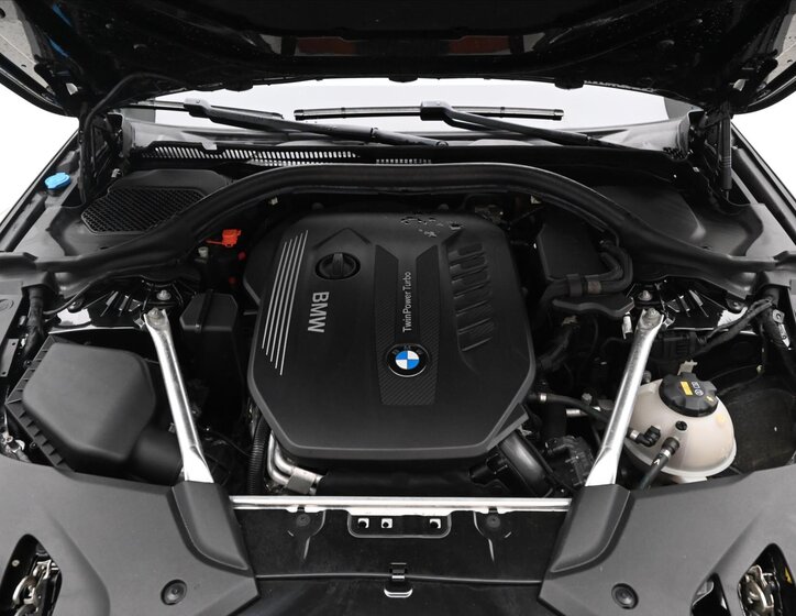 BMW Řada 5 Kombi 3,0 l 195 kw