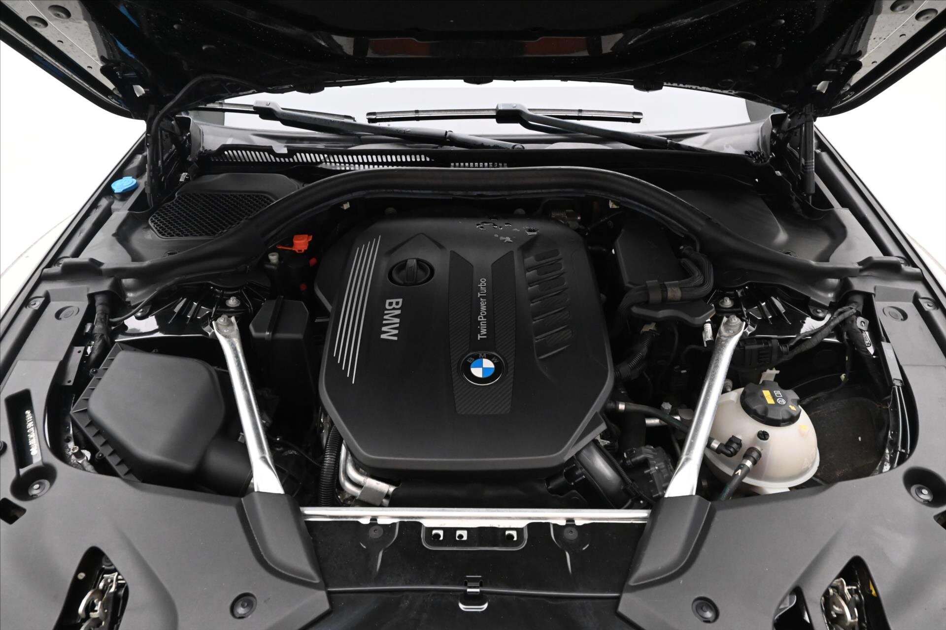 BMW Řada 5 Kombi 3,0 l 195 kw