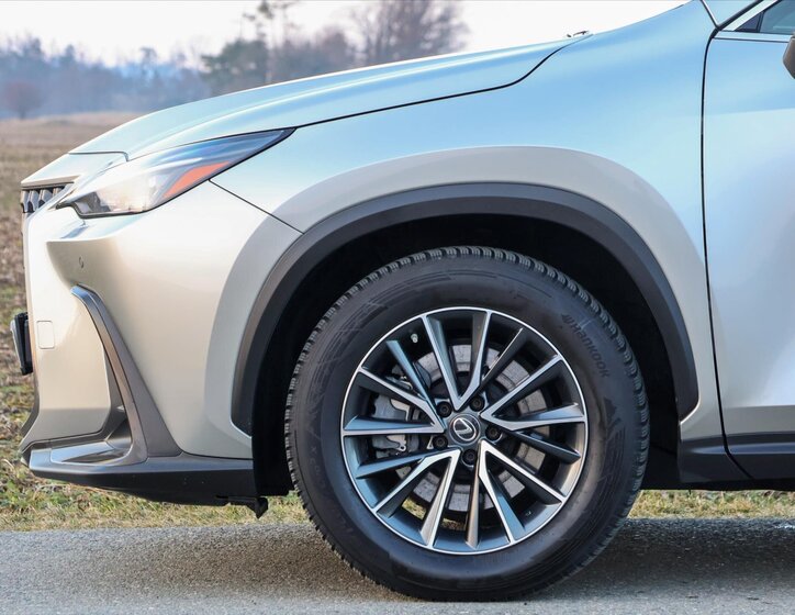 Lexus NX 450h plus SUV / Terénní 2,5 l 136 kw