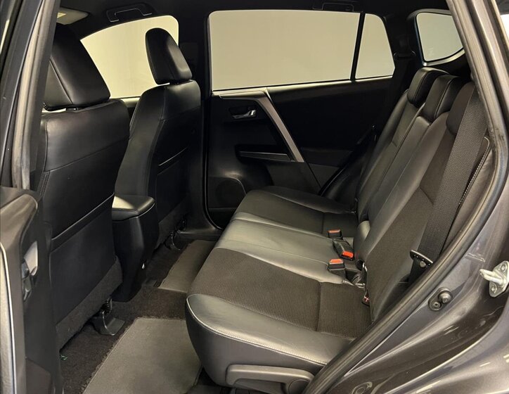 Toyota RAV4 SUV / Terénní 2,0 l 112 kw