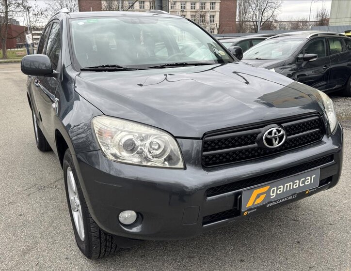 Toyota RAV4 SUV / Terénní 2,2 l 100 kw