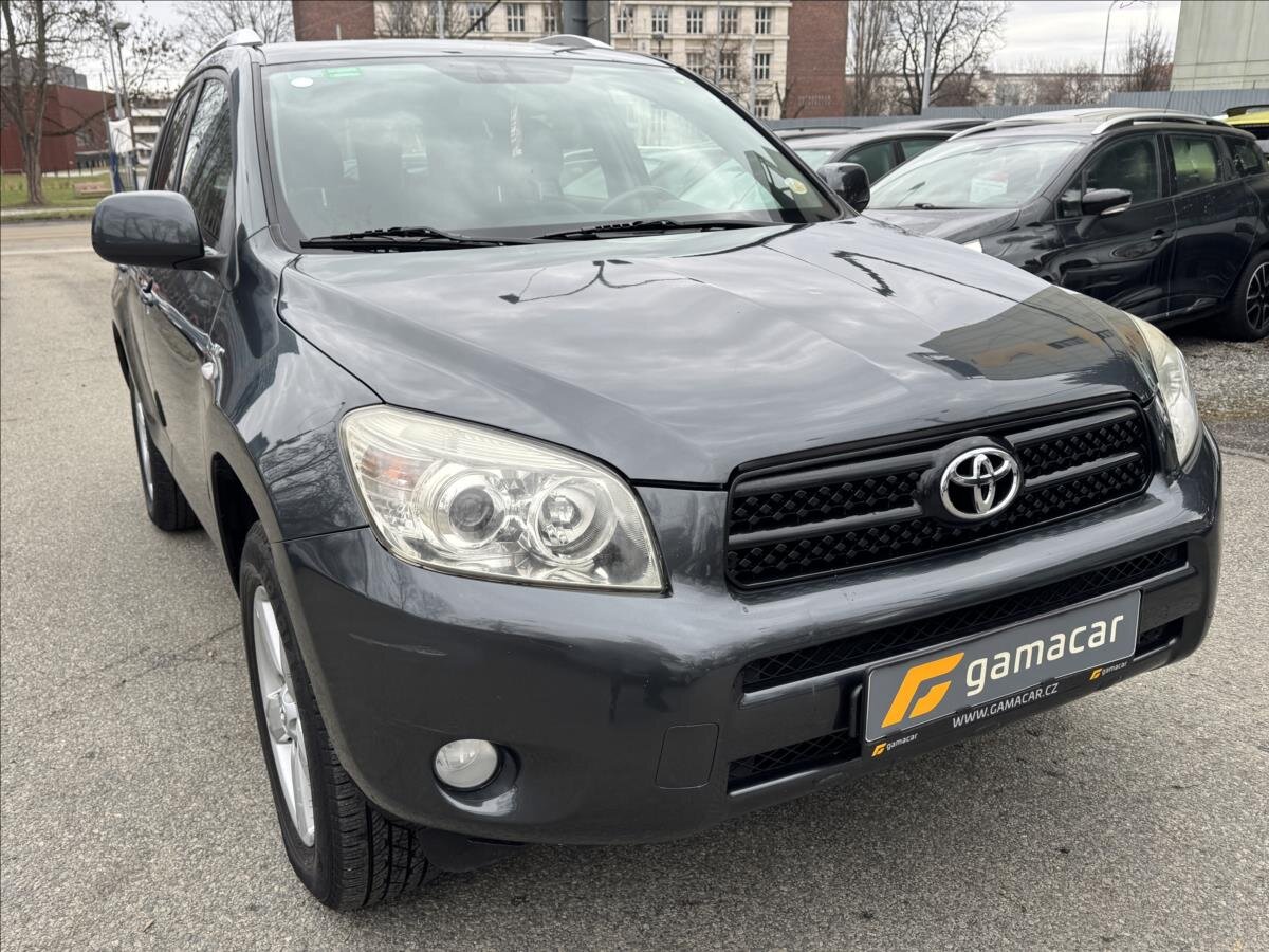 Toyota RAV4 SUV / Terénní 2,2 l 100 kw