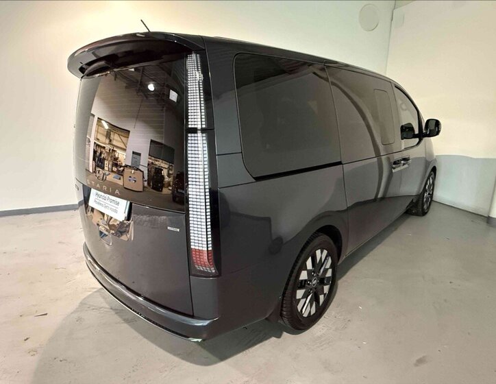 Hyundai Staria 4