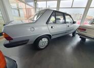 Peugeot 305 7