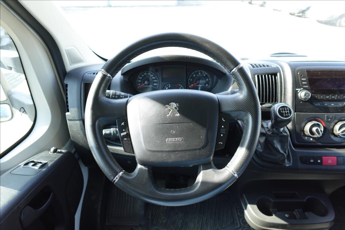 Peugeot Boxer Valník 2,2 l 121 kw