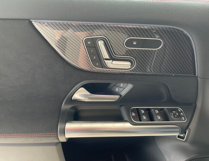 Mercedes-Benz GLA 10