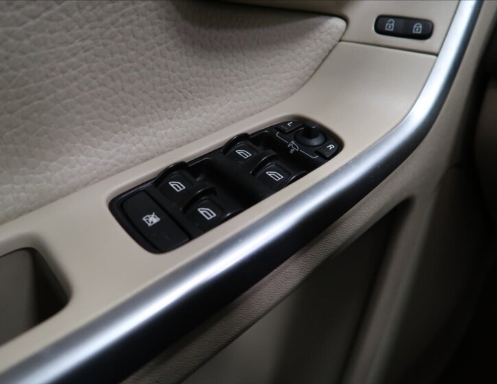 Volvo XC60 SUV / Terénní 2,4 l 120 kw