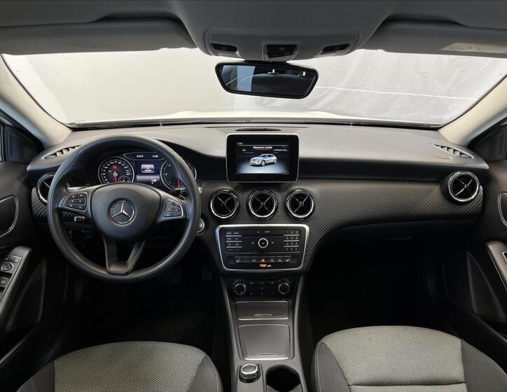 Mercedes-Benz GLA 13