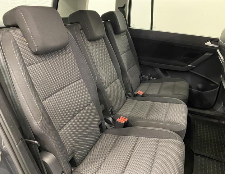 Volkswagen Touran 7