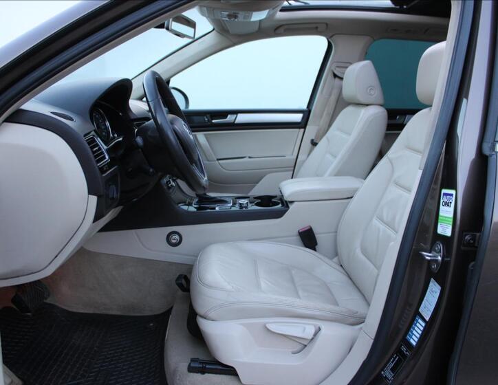 Volkswagen Touareg 11