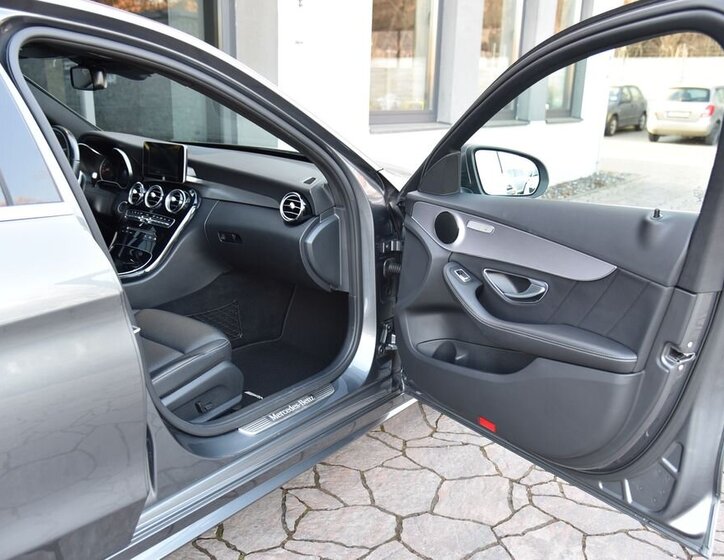 Mercedes-Benz Třídy C Sedan / Limuzína 2,1 l 125 kw