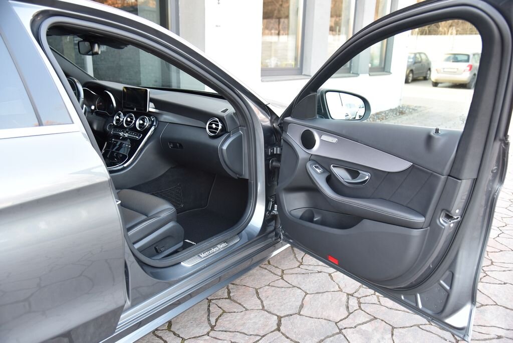 Mercedes-Benz Třídy C Sedan / Limuzína 2,1 l 125 kw