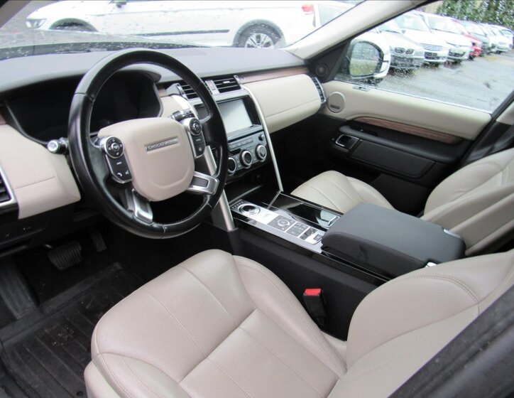 Land Rover Discovery 9