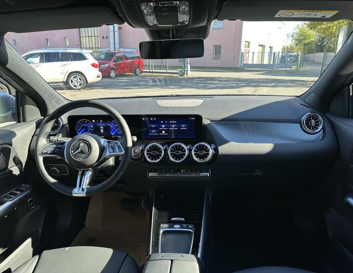 Mercedes-Benz EQA 18