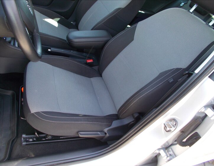 Škoda Rapid Sedan / Limuzína 1,6 l 77 kw